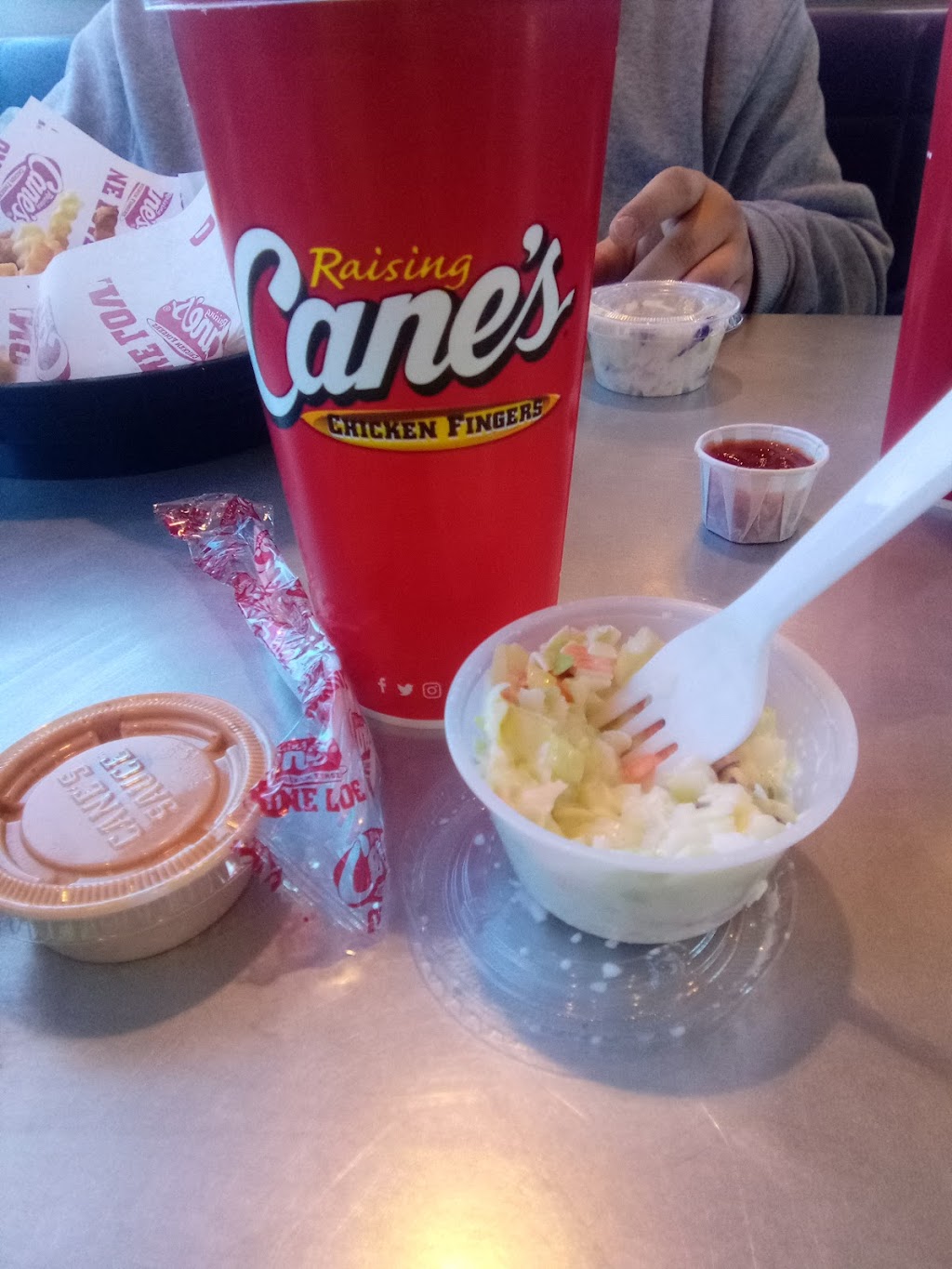 Raising Canes Chicken Fingers | restaurant | 7405 E Hampden Ave, Denver, CO 80231, USA | 3037550127 OR +1 303-755-0127