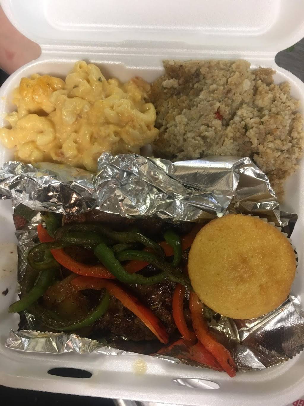 Browns Southern Kitchen | restaurant | 14253 Greenfield Rd, Detroit, MI 48227, USA | 3137848336 OR +1 313-784-8336