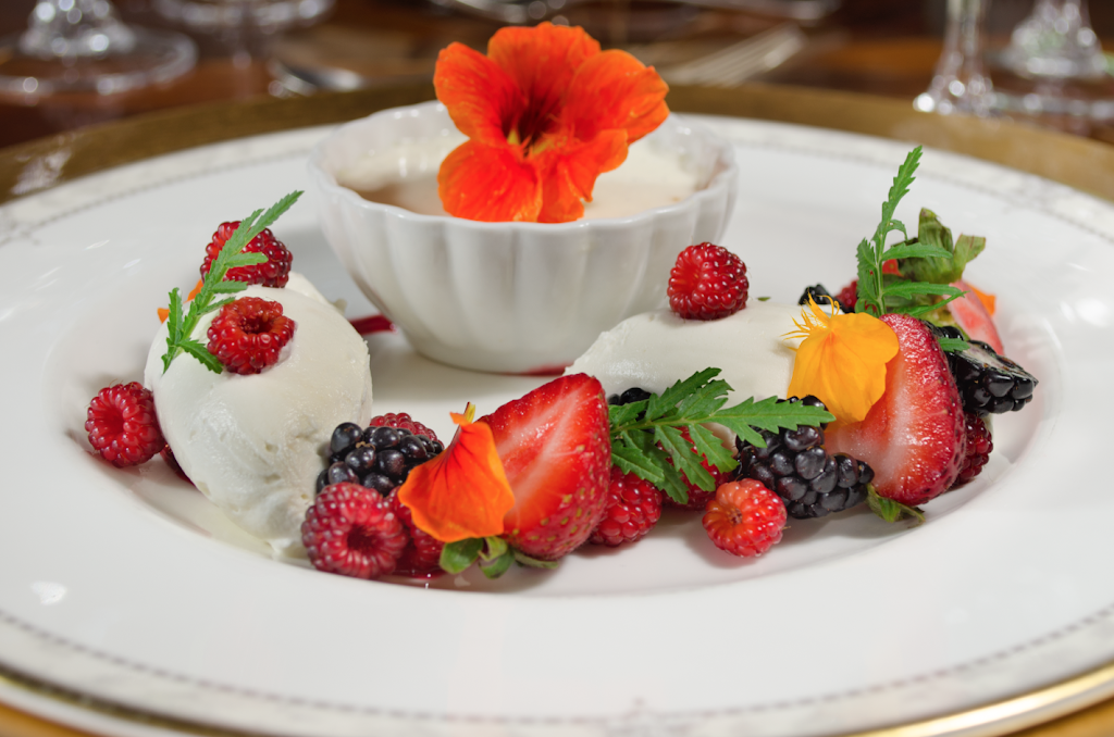 Redbook Restaurant | restaurant | 4486 Summit Point Rd, Charles Town, WV 25414, USA | 3047288858 OR +1 304-728-8858