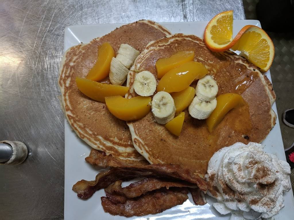 Ivoryton Tavern and Cafe | restaurant | 8 Summitt Street, Ivoryton, CT 06442, USA | 8607671449 OR +1 860-767-1449