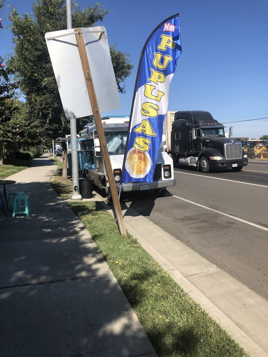 Pattys Pupusas | restaurant | 1676 W Charter Way, Stockton, CA 95206, USA | 2094236365 OR +1 209-423-6365