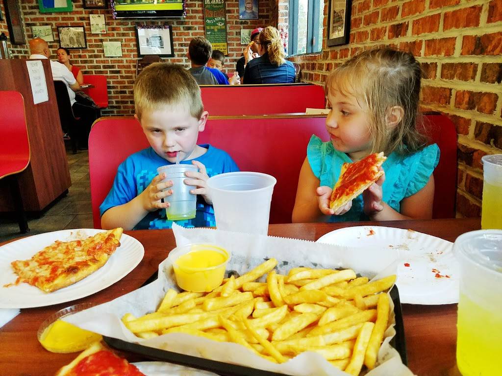 Renzis Pizzeria MAYFAIR | restaurant | 6300 Battersby St, Philadelphia, PA 19149, USA | 2157434300 OR +1 215-743-4300