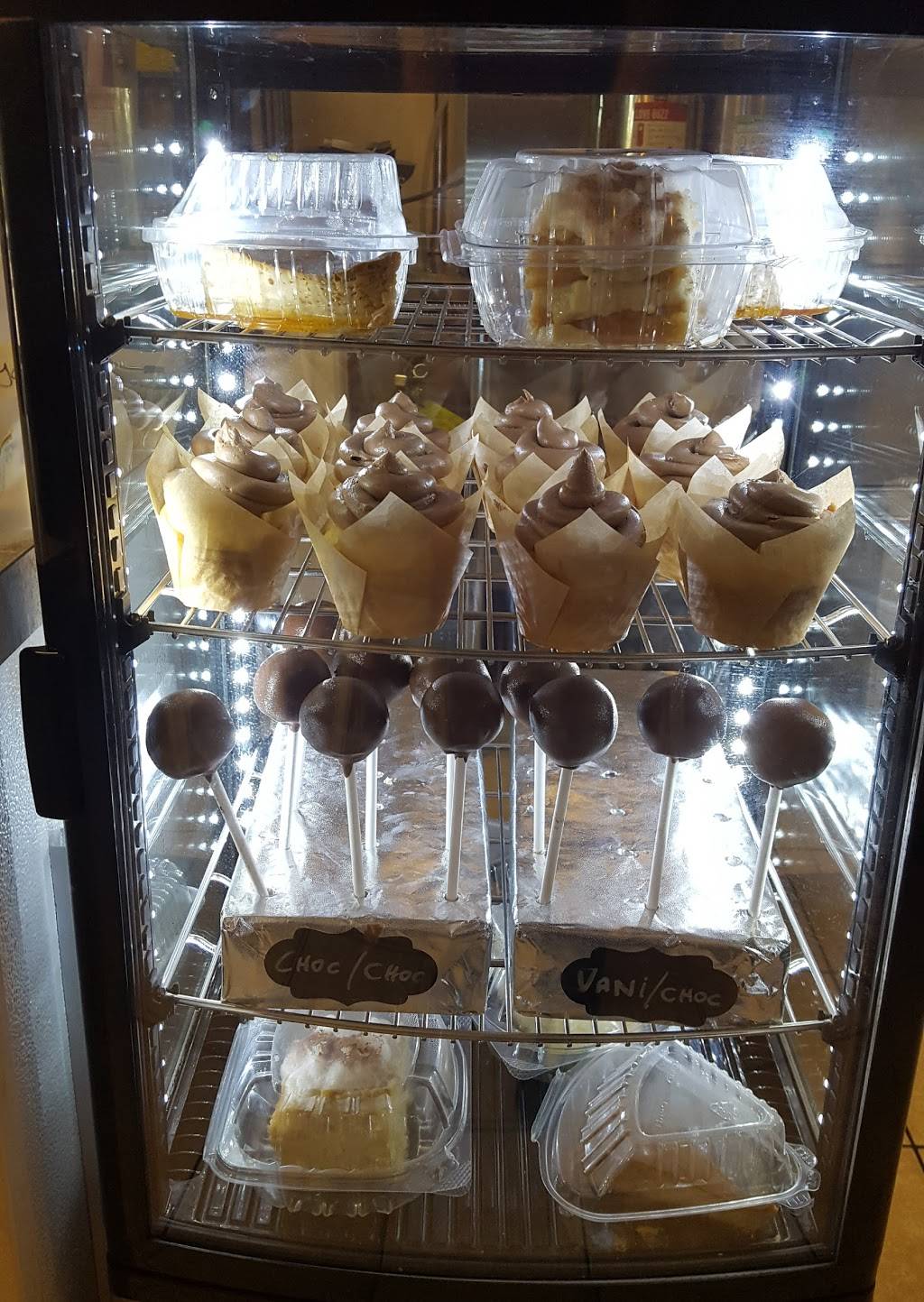 Ellanas Kitchen & More | restaurant | 19 Pelham St, Newton, MA 02459, USA | 6172445345 OR +1 617-244-5345