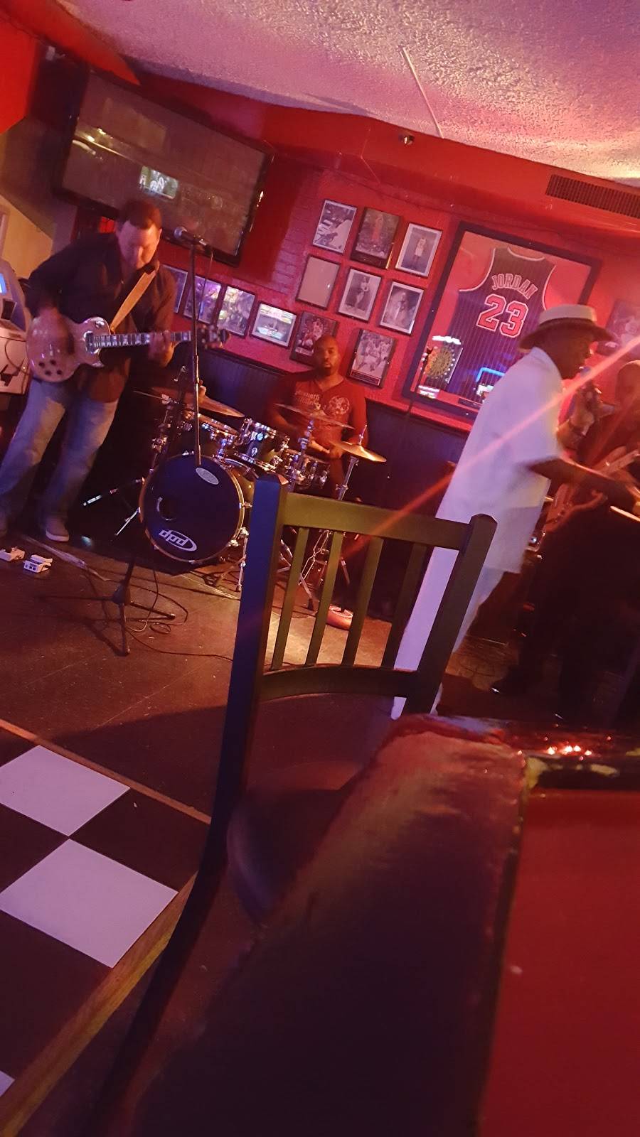 Newbes Sports Bar & Grill | restaurant | 7620 W Irving Park Rd, Norridge, IL 60706, USA | 7084567620 OR +1 708-456-7620