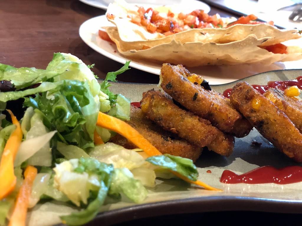 Daal Roti | restaurant | 25 Watline Ave #16,17, Mississauga, ON L4Z 2Z1, Canada | 9056960055 OR +1 905-696-0055