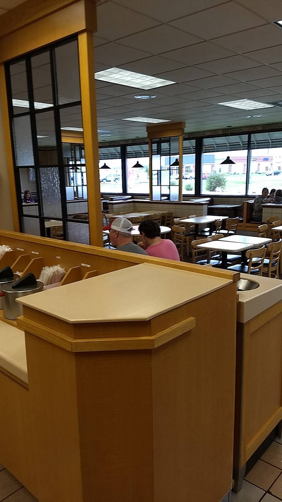 Wendys | restaurant | 2218 Crest View Dr, Hudson, WI 54016, USA | 7152204765 OR +1 715-220-4765