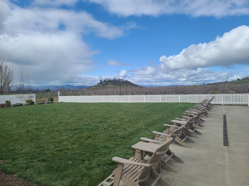 Rogue-Ish Smokers | restaurant | 3283 Hillcrest Rd, Medford, OR 97504, USA | 5412247272 OR +1 541-224-7272