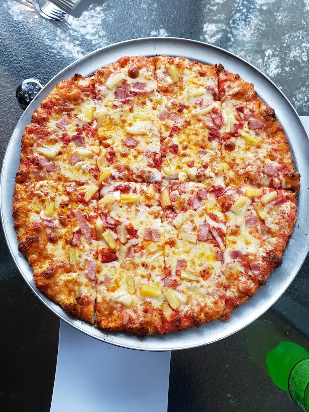 Giovannis Famous Pizza | restaurant | 160 W Central St, Natick, MA 01760, USA | 5085452291 OR +1 508-545-2291