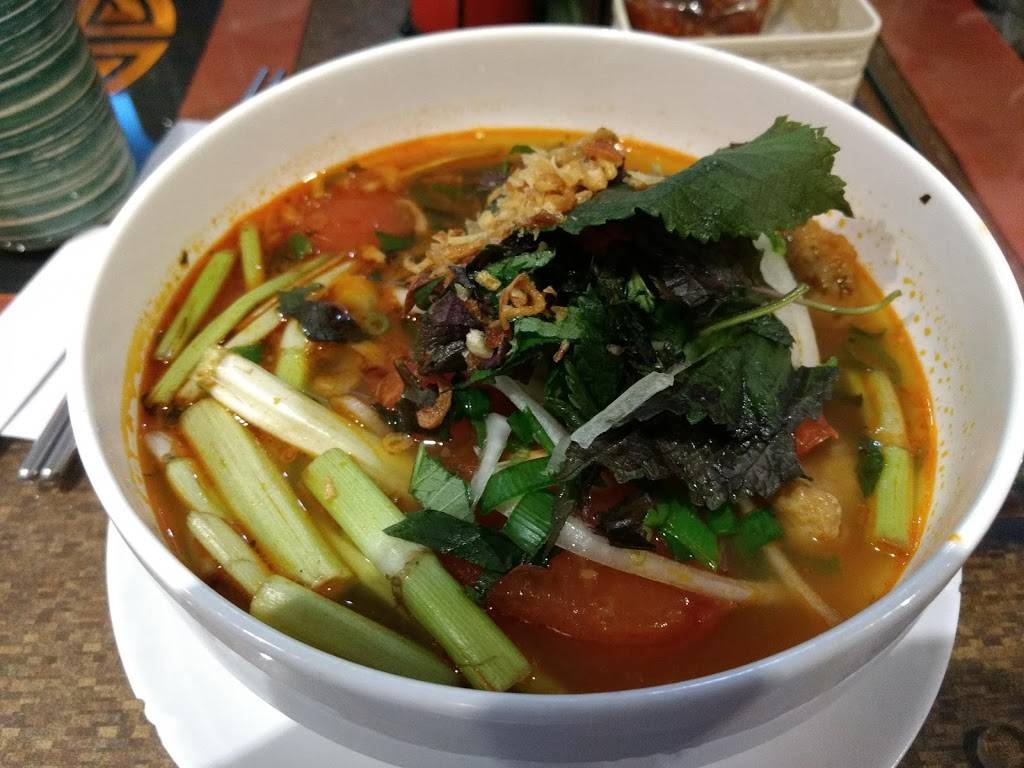 Pho Xua | restaurant | 1768 St Clair Ave W, Toronto, ON M6N 1J3, Canada | 4165199979 OR +1 416-519-9979