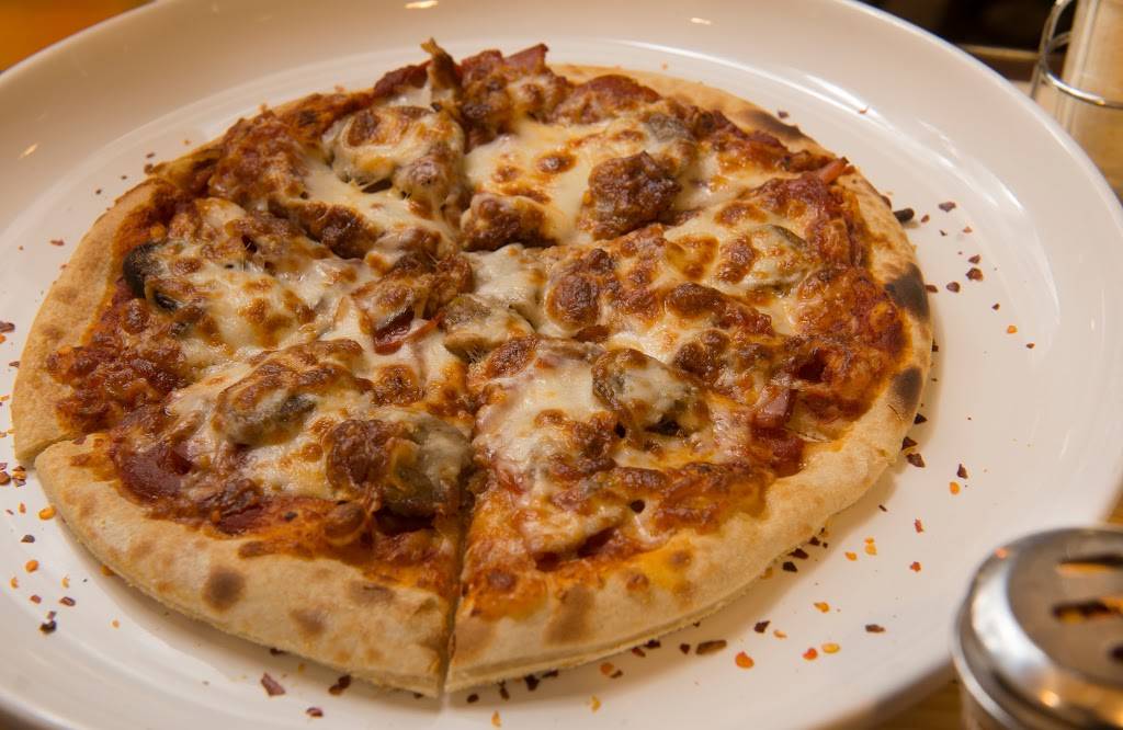 Varsity Sports Grill | restaurant | 3550 Providence Dr, Anchorage, AK 99508, USA | 9077867835 OR +1 907-786-7835