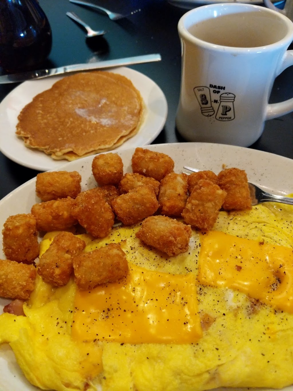 Dash of Salt and Pepper Diner | restaurant | 2201 N Lincoln Ave, Chicago, IL 60614, USA | 8722068671 OR +1 872-206-8671