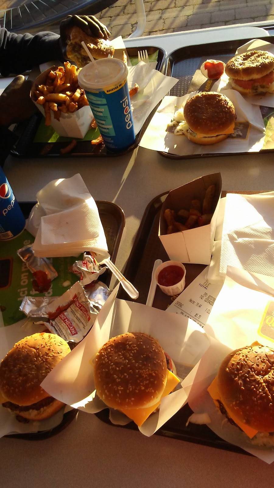 Le Petit Quebec | restaurant | 38 Boulevard Saint-Jean-Baptiste, Châteauguay, QC J6K 3A3, Canada | 4506993033 OR +1 450-699-3033