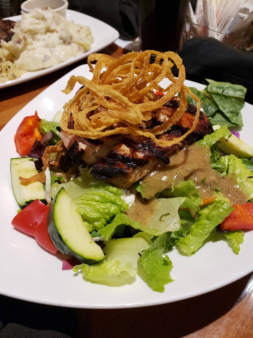 Bâton Rouge Steakhouse & Bar | restaurant | 5385 Rue des Jockeys, Montréal, QC H4P 2T8, Canada | 5147381616 OR +1 514-738-1616