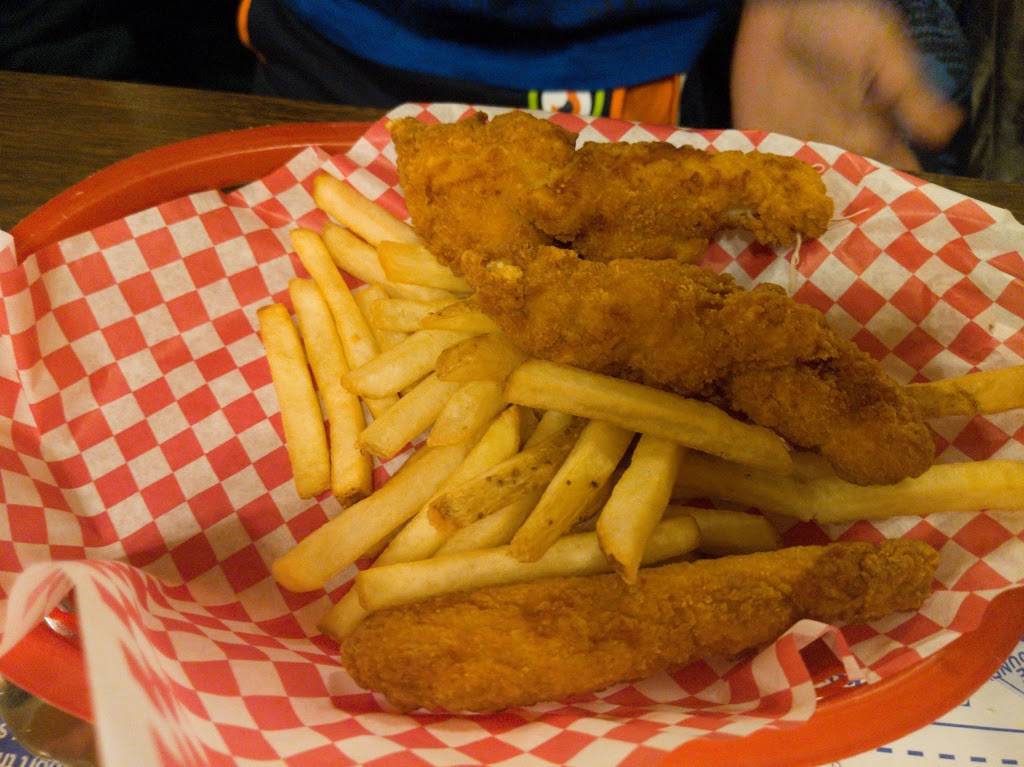 Giardinos Family Restaurant | restaurant | 242 Main St, West Yarmouth, MA 02673, USA | 5087750333 OR +1 508-775-0333