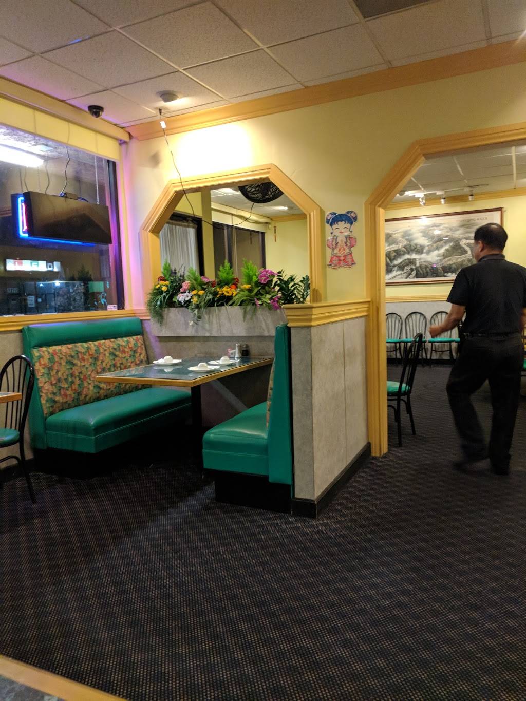 Golden City Chinese Cuisine | restaurant | 17719 W Vanowen St, Reseda, CA 91335, USA | 8183432665 OR +1 818-343-2665