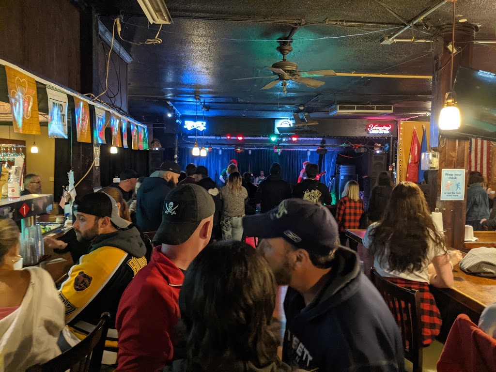 Charlee Bravos Bar & Grill | restaurant | 9 Grove Street (Route, 12, Putnam, CT 06260, USA | 8609632097 OR +1 860-963-2097