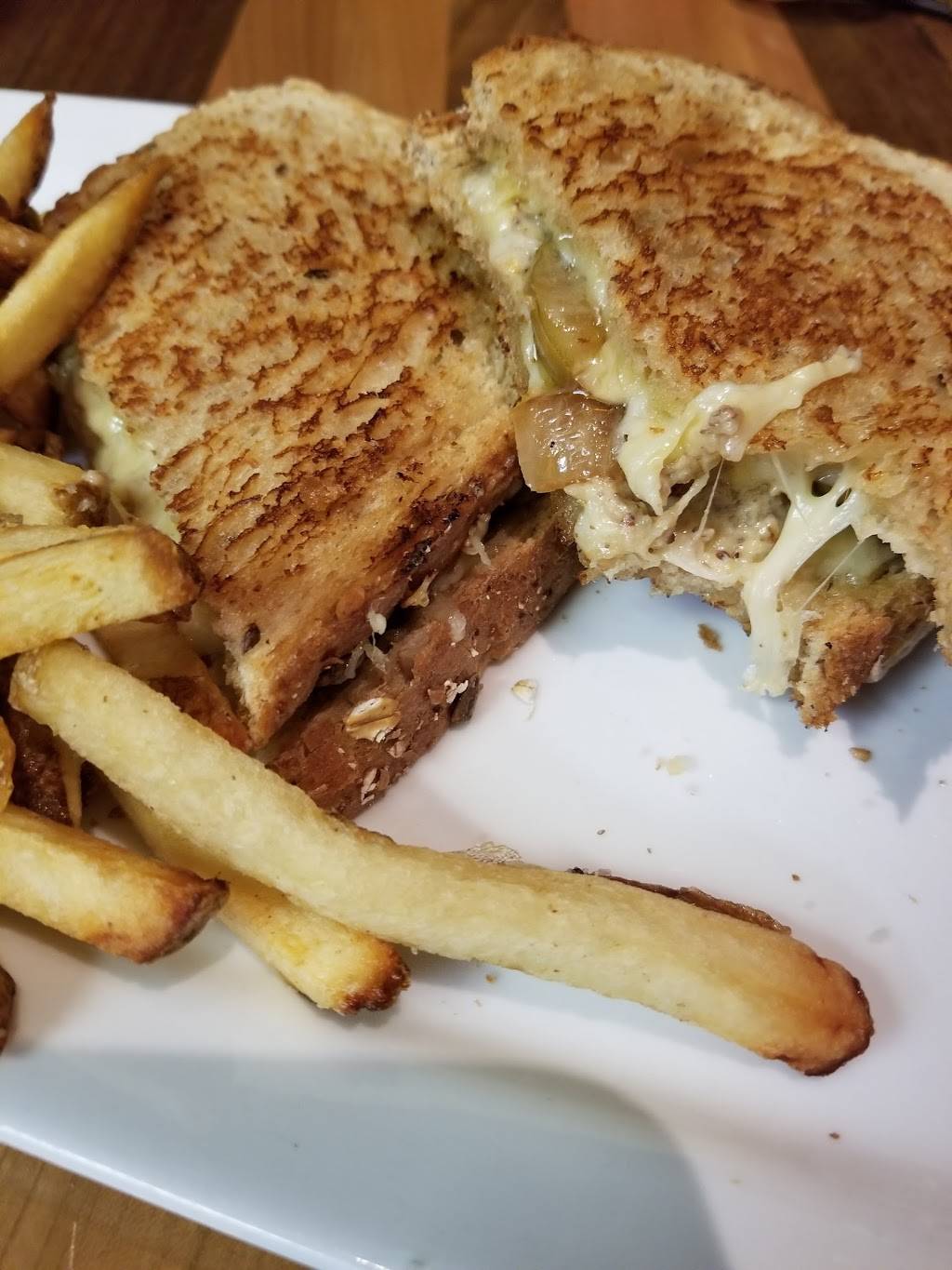 Freddy Valentines Public House | restaurant | 134 W Jefferson St, Spring Green, WI 53588, USA | 6085880220 OR +1 608-588-0220