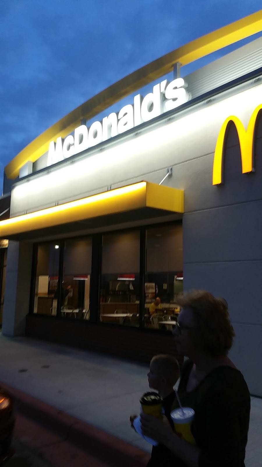 McDonalds | restaurant | 3191 Capac Rd, Capac, MI 48014, USA | 8103959399 OR +1 810-395-9399