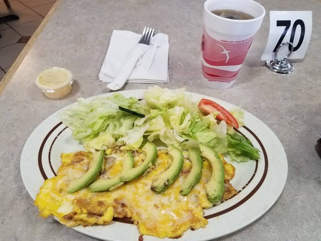 Peters Burgers & Mexican Food | restaurant | 923 W 6th St, Corona, CA 92882, USA | 9512793488 OR +1 951-279-3488