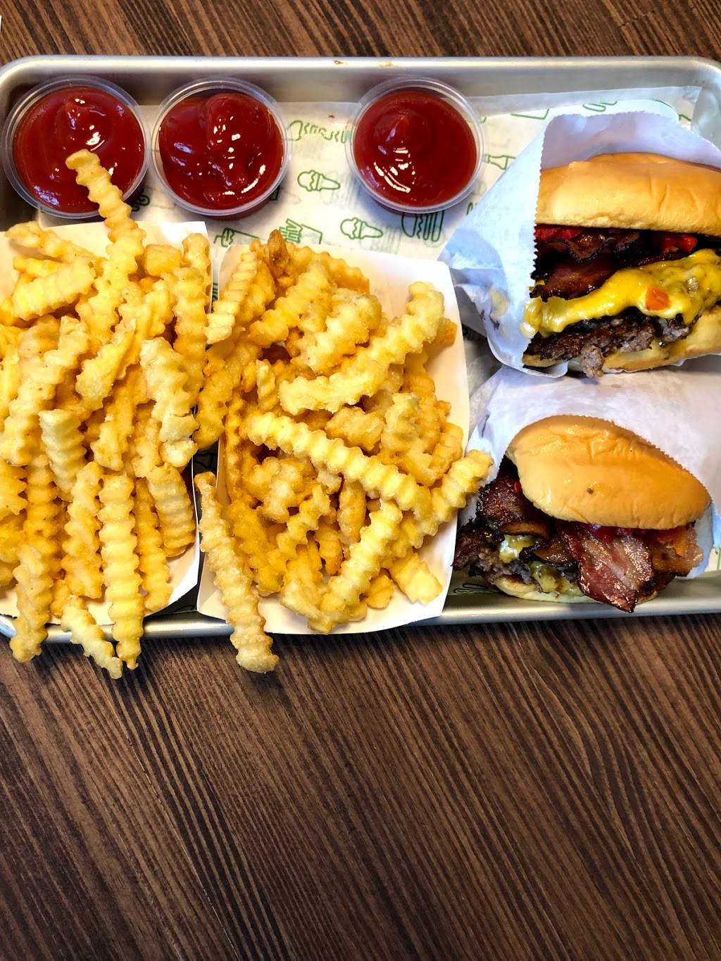 Shake Shack | restaurant | 3030 Washtenaw Ave #107, Ann Arbor, MI 48104, USA | 7344124762 OR +1 734-412-4762