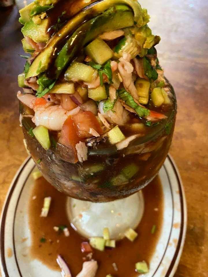 Birria y pupusas las favoritas | restaurant | 377 E Orange Ave, Porterville, CA 93257, USA | 5598457206 OR +1 559-845-7206