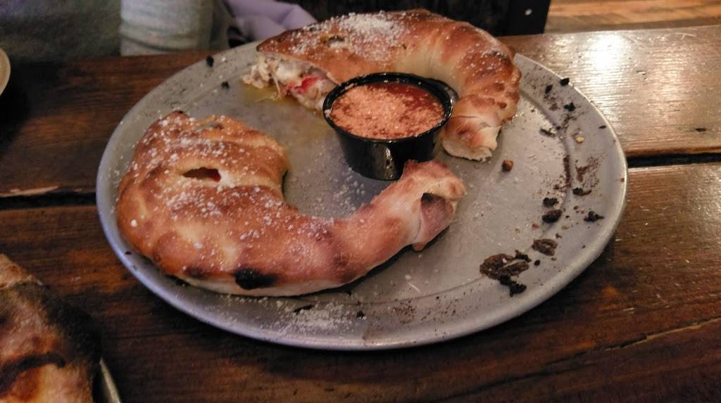 Crozet Pizza | restaurant | 5794 Three Notched Rd, Crozet, VA 22932, USA | 4348232132 OR +1 434-823-2132