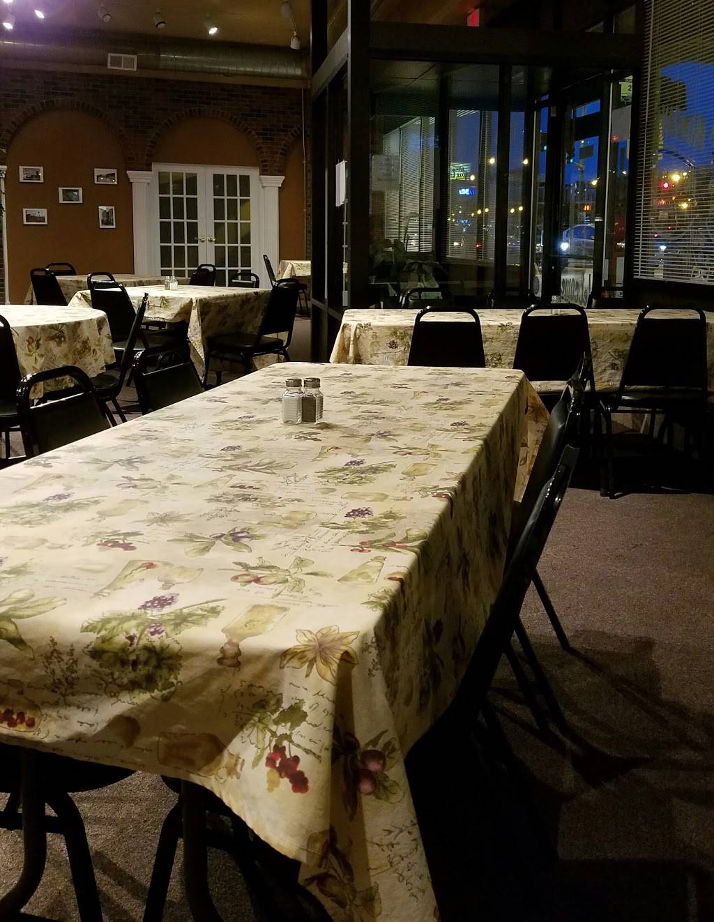 Phils Pizza DOro | restaurant | 5800 N Milwaukee Ave, Chicago, IL 60646, USA | 7737632285 OR +1 773-763-2285