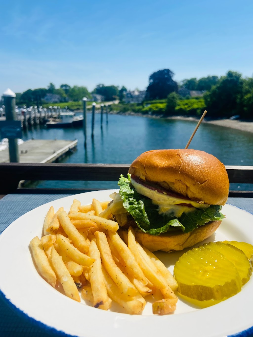 1 Ferry Wharf | restaurant | 1 East Ferry Wharf Unit 1, Jamestown, RI 02835, USA | 4014235999 OR +1 401-423-5999