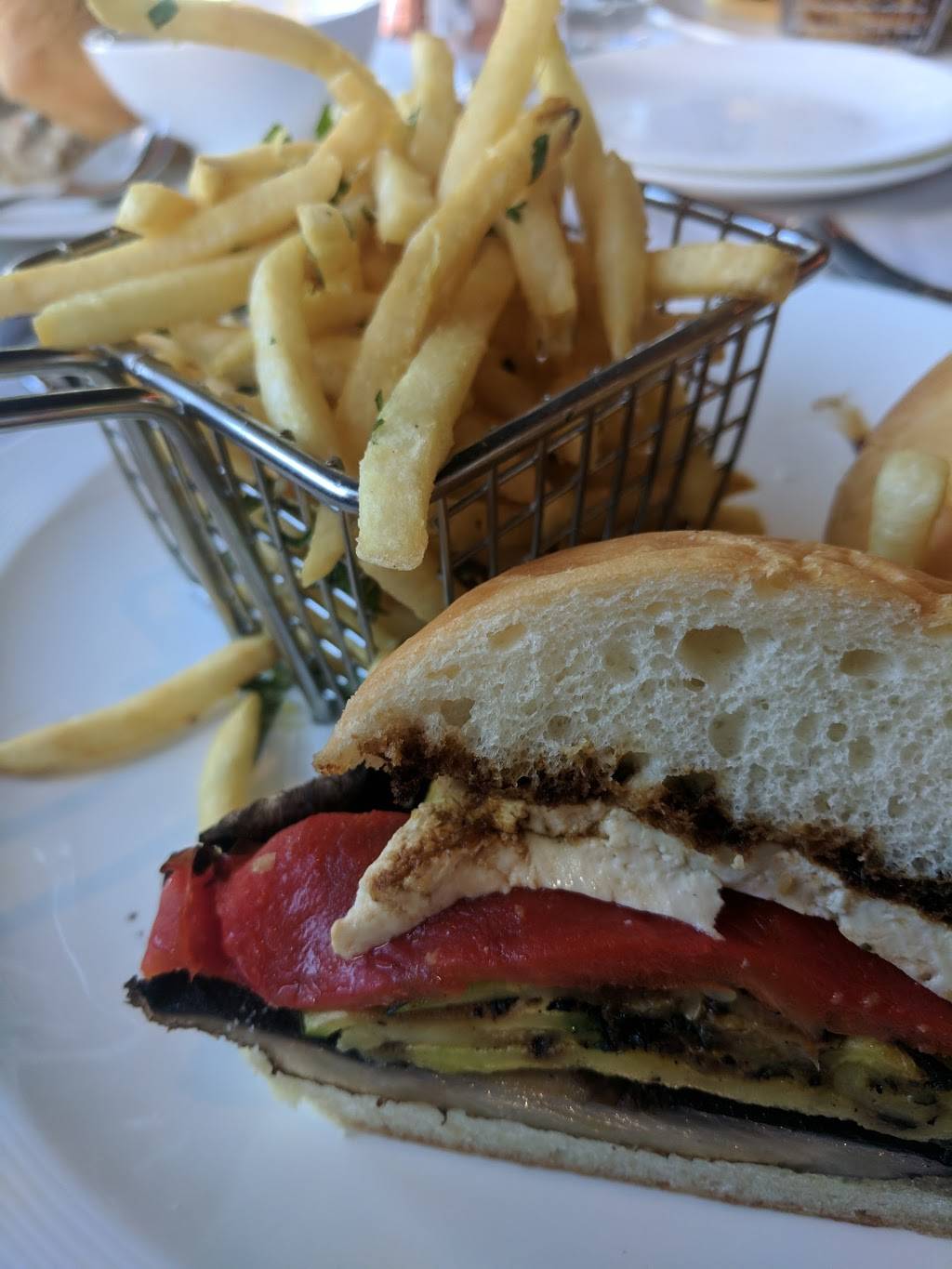 Park & Howard Bistro | restaurant | 1300 Howard Ave, Burlingame, CA 94010, USA | 6505676080 OR +1 650-567-6080