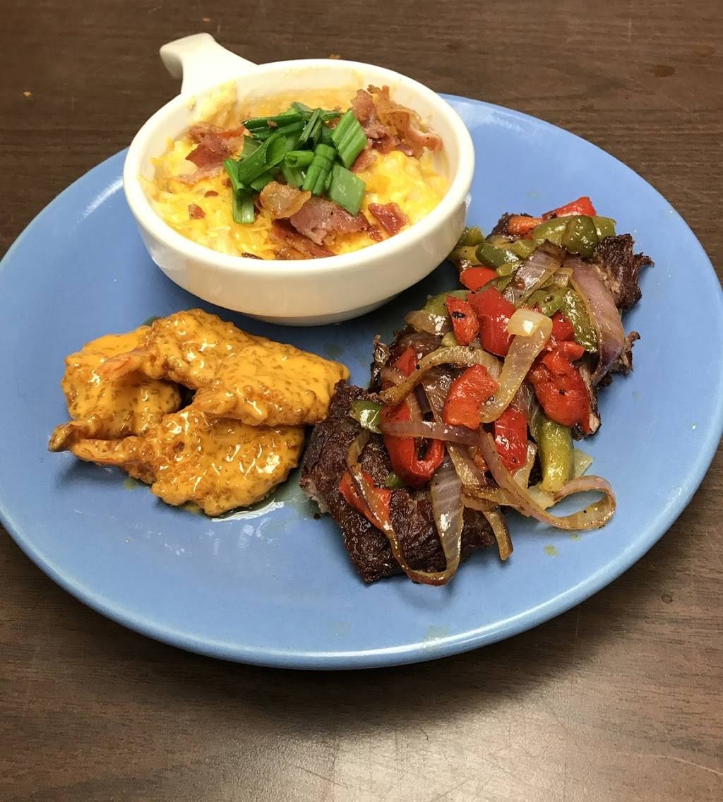 Maddies Place Bar & Grill | restaurant | 100 N Main St, Leland, IL 60531, USA | 8154952281 OR +1 815-495-2281