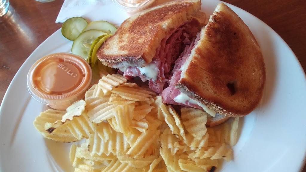 Alexs of Berkley | restaurant | 2685 Twelve Mile Rd, Berkley, MI 48072, USA | 2485453710 OR +1 248-545-3710