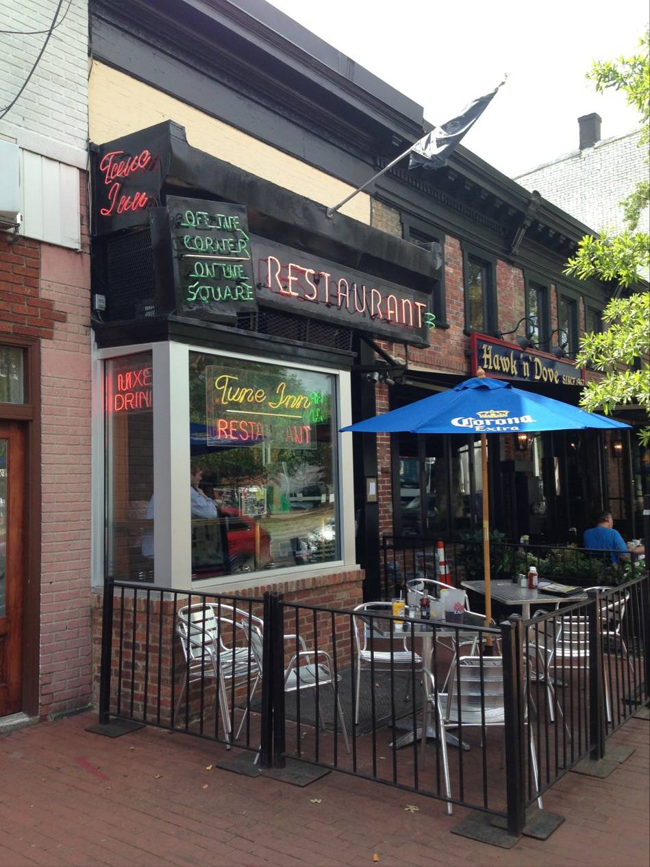 Tune Inn | restaurant | 331 Pennsylvania Ave SE, Washington, DC 20003, USA | 2025432725 OR +1 202-543-2725