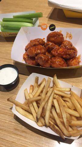 Buffalo Wild Wings | restaurant | 4999 Old Orchard Rd, Skokie, IL 60077, USA | 8476742034 OR +1 847-674-2034
