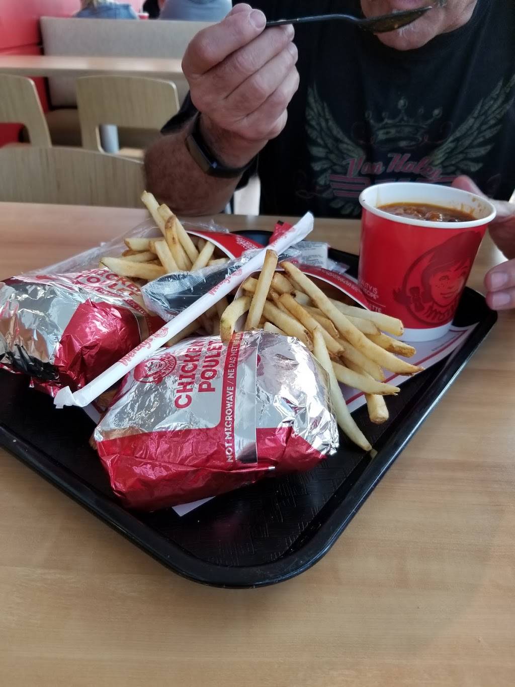 Wendys | restaurant | 323 King St W, Oshawa, ON L1J 2J8, Canada | 9054380001 OR +1 905-438-0001