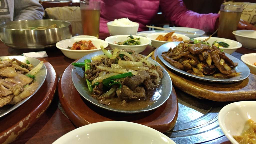 Bowl & B.B.Q. | restaurant | 1277 Elmhurst Rd, Des Plaines, IL 60018, USA | 8477581277 OR +1 847-758-1277