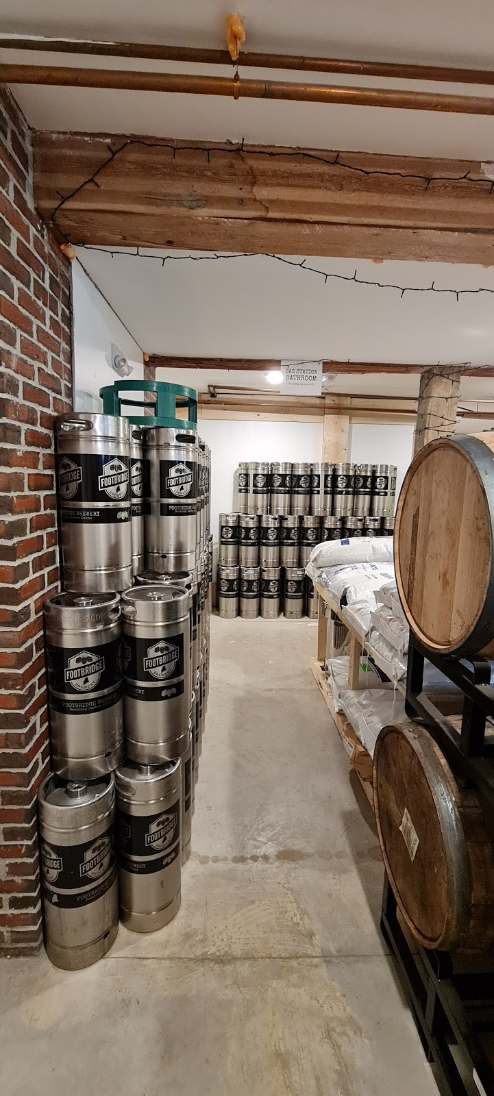 Footbridge Brewery | restaurant | 25 Granary Way, Boothbay Harbor, ME 04538, USA | 2073523007 OR +1 207-352-3007