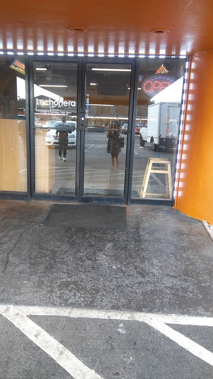 Lechonera Latina #3 | restaurant | 3806 Curry Ford Rd, Orlando, FL 32806, USA | 4079300663 OR +1 407-930-0663