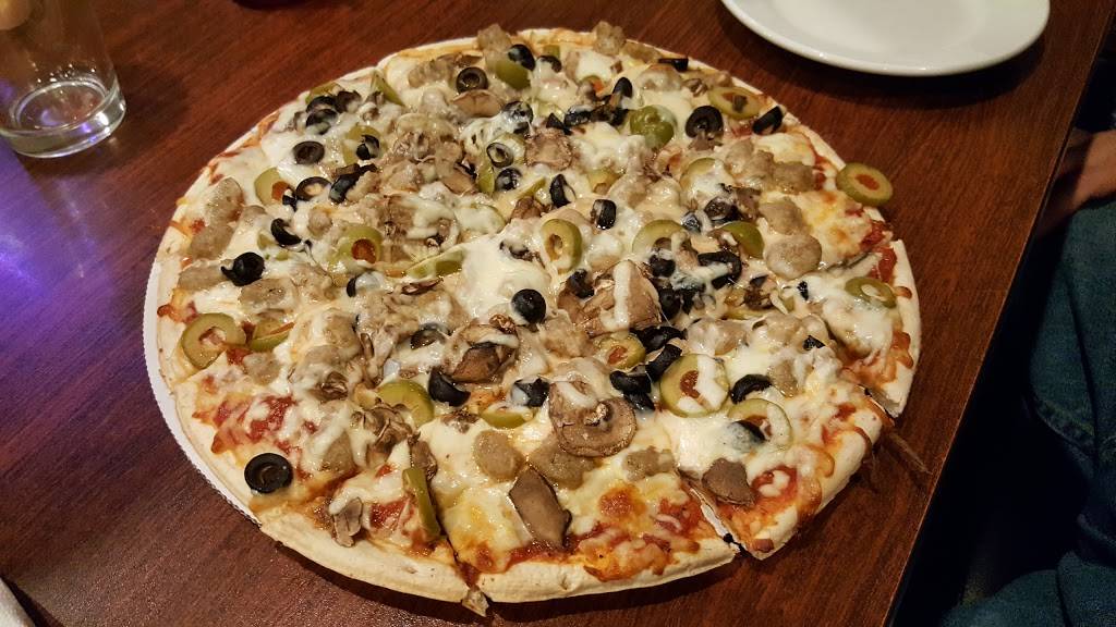 The Break Room Sports Bar & Grill | restaurant | 1123 Superior Ave, Tomah, WI 54660, USA | 6083722711 OR +1 608-372-2711