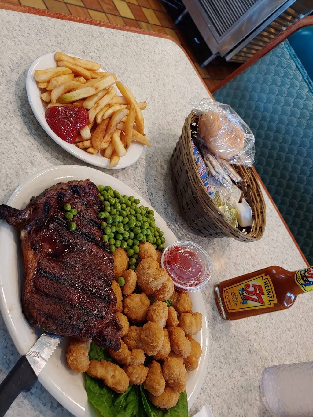 Full Moon Family Restaurant | restaurant | 1300 Skokie Hwy, Lake Bluff, IL 60044, USA | 8476890733 OR +1 847-689-0733