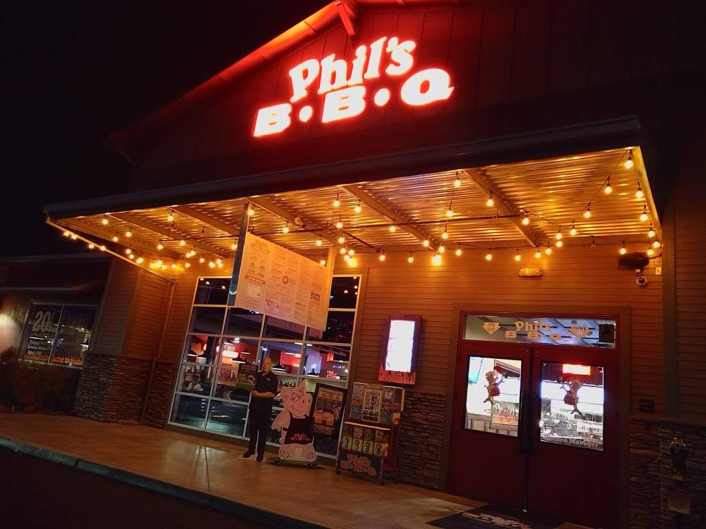 Phils BBQ | restaurant | 17051 W Bernardo Dr, San Diego, CA 92127, USA | 8583126161 OR +1 858-312-6161