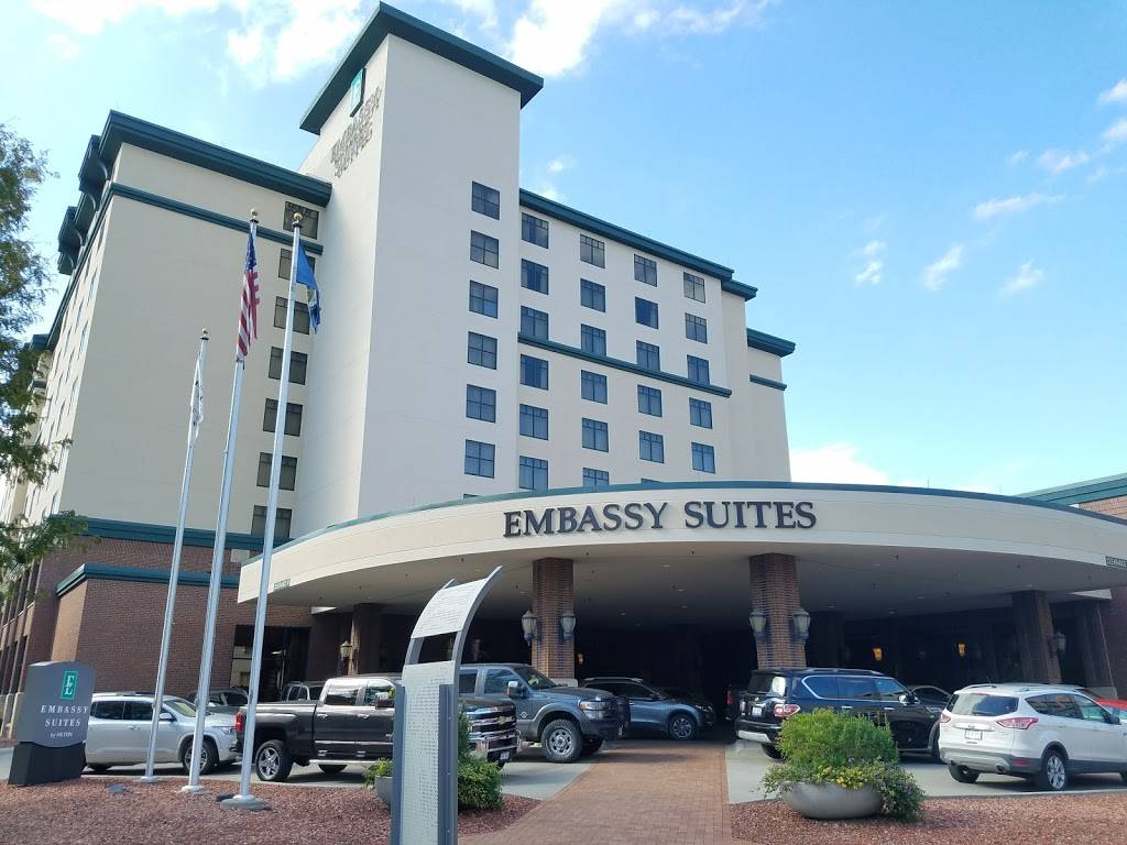 Embassy Bar & Grill | restaurant | 1040 P St, Lincoln, NE 68508, USA | 4024741111 OR +1 402-474-1111