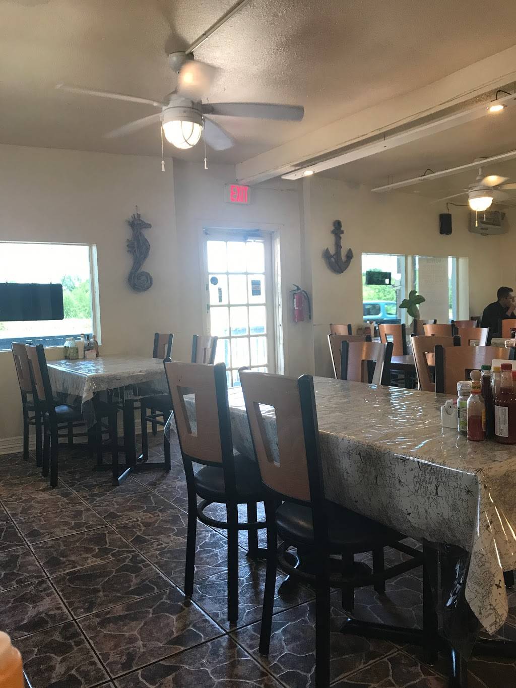 Mariscos Del Puerto | restaurant | 10430 Culebra Rd, San Antonio, TX 78251, USA | 2106379404 OR +1 210-637-9404