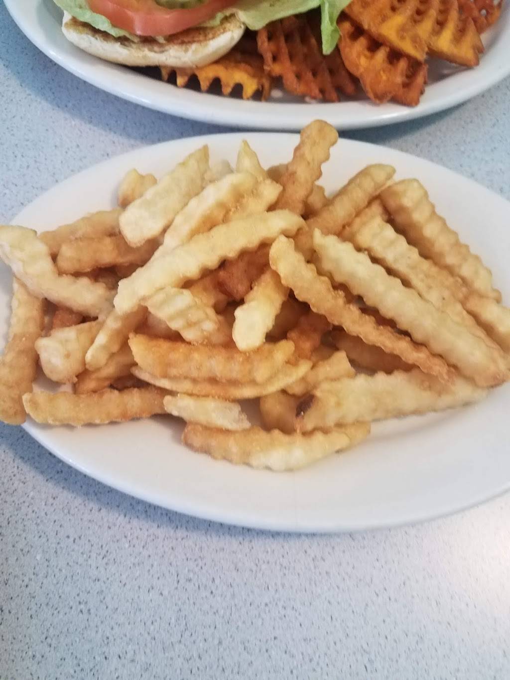 Lady Dis Diner | restaurant | 630 N Kingshighway St, St Charles, MO 63301, USA | 6369164442 OR +1 636-916-4442