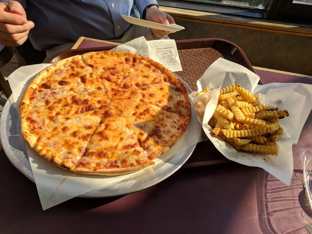 Sams Italian Foods | restaurant | 7 Main St, Freeport, ME 04032, USA | 2078654700 OR +1 207-865-4700