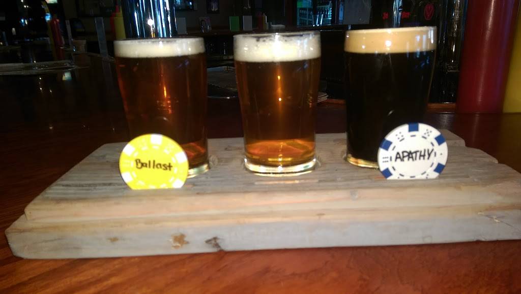 Shakers Lounge-Sports Bar & Grill | restaurant | 121 W Stevenson Rd, Ottawa, IL 61350, USA | 8154332110 OR +1 815-433-2110