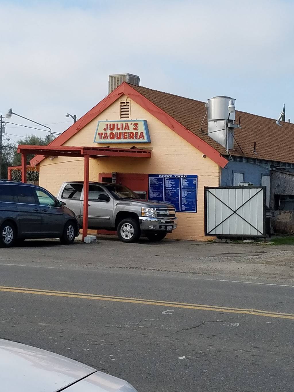 Julias Taqueria | restaurant | 4425 Main St, Denair, CA 95316, USA | 2096689427 OR +1 209-668-9427