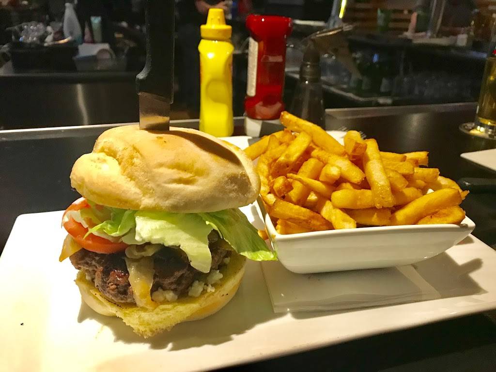 Lizards Bar & Grill | restaurant | 785 Exmouth St, Sarnia, ON N7T 5P7, Canada | 5194912060 OR +1 519-491-2060