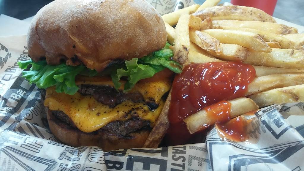 Teddys Bigger Burgers | restaurant | 4850 Kapolei Pkwy, Kapolei, HI 96707, USA | 8086742447 OR +1 808-674-2447