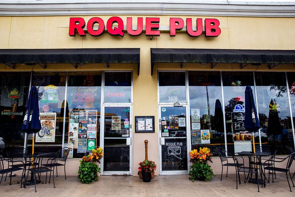The Roque Pub | restaurant | 3076 Curry Ford Rd, Orlando, FL 32806, USA | 4079853778 OR +1 407-985-3778