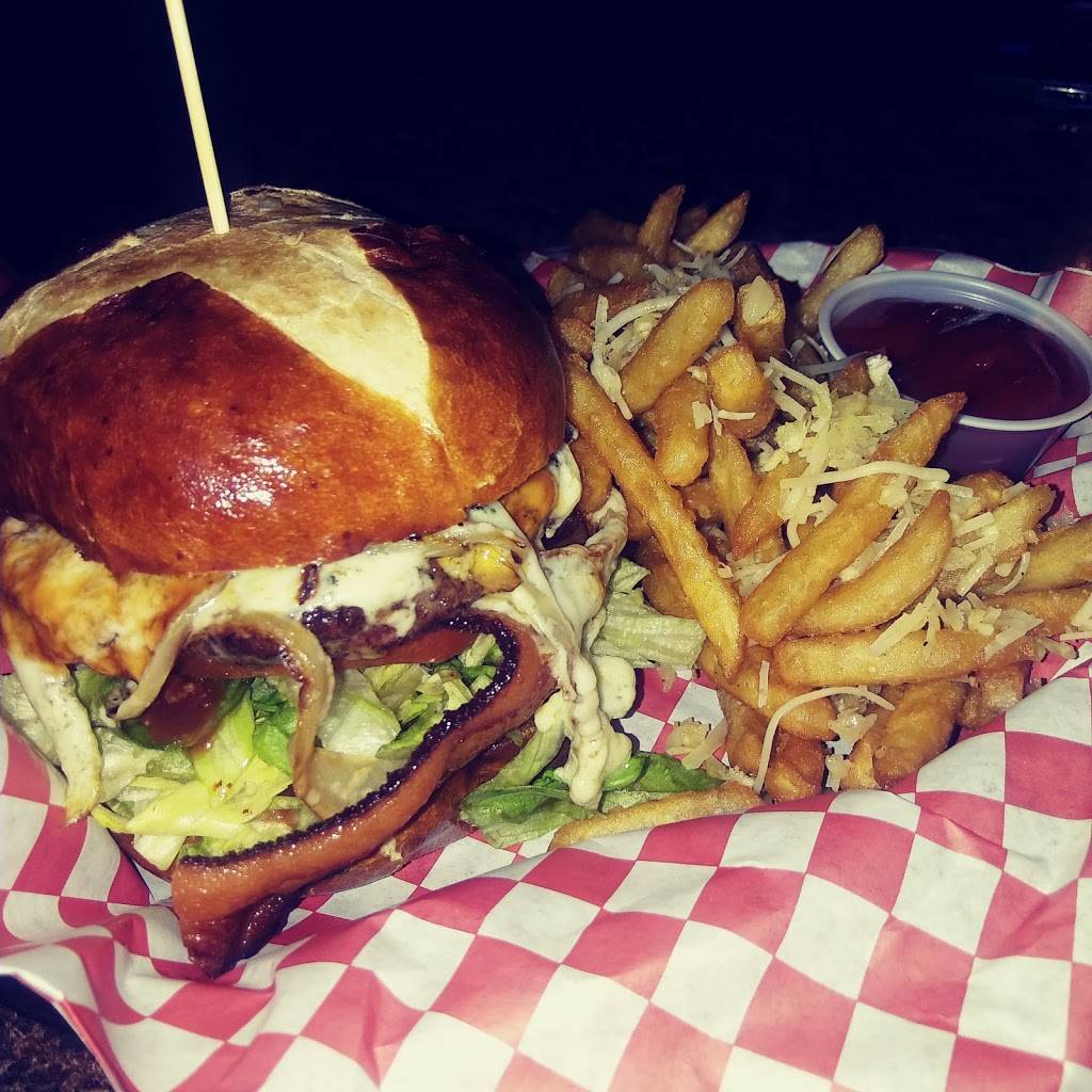 Local Burger | restaurant | 3443 Laguna Blvd Ste 150, Elk Grove, CA 95758, USA | 9162262900 OR +1 916-226-2900
